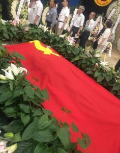 ​这位开国中将，因九一三事件被撤职，遗体冷冻12年，只为等一面旗