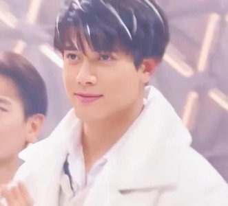 ​有种“反差”叫郭富城，年轻时是亚洲舞王，老了带小朋友跳广场舞