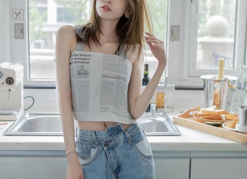 杨幂性感写真（34岁杨幂曝性感港风写真）