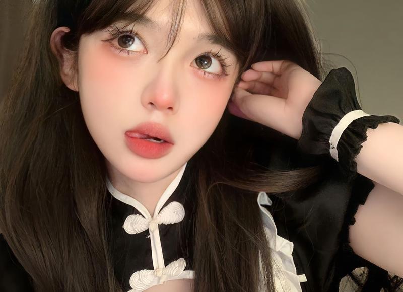 安吉丽娜朱莉图片（46岁安吉丽娜朱莉露美肩）