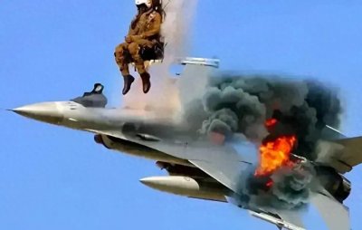 ​以色列战机被击落——做人别太狂，太狂必遭殃。