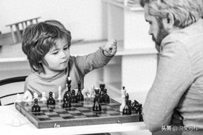 ​文章开头段的作用是什么？女儿不会称这类语文阅读题怎么办？