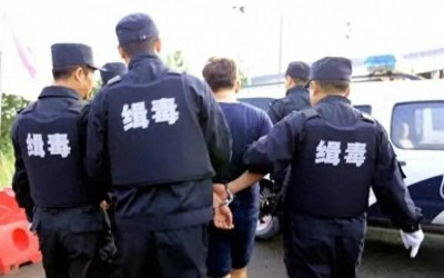 ​中国缉毒警多牛？儿子3次险被绑、送侄子进刑场、毒贩500万买他命