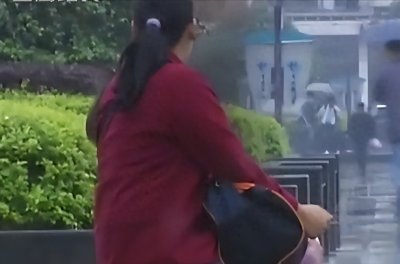 ​罕见双性人：上半身是女性下半身是男性，被男人告白求婚如何抉择