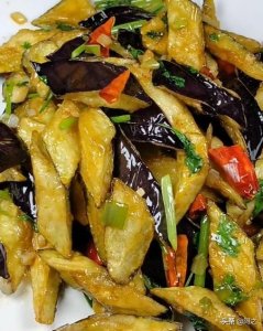 ​大厨教您做家常炒茄子，比吃肉还过瘾，简单美味，全家人抢着吃