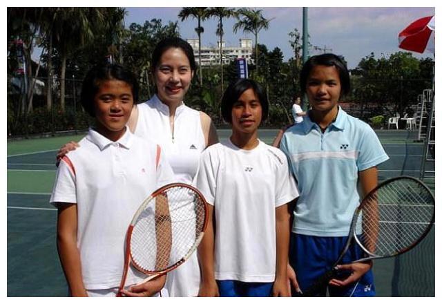 中国体坛“女叛徒”曾叛逃美国，如今不知羞耻回国捞金，脸真大？