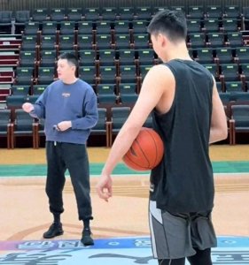 ​CBA动态！北京时间2月4日，陆续传来杨鸣、姚明、许利民新消息