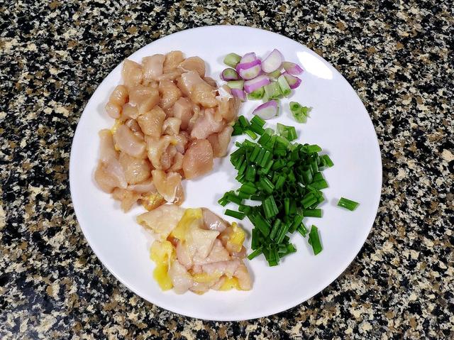 鸡胸肉怎么做出来才好吃（嫩滑爽口还下饭）(4)