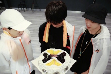 TFBOYS发布新歌《和你在一起》，很高兴遇见你，很荣幸认识你