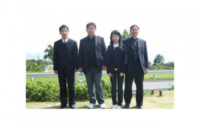 ​大叔捡来小22岁媳妇生下学霸儿女离开村子：不能让老婆再受欺负