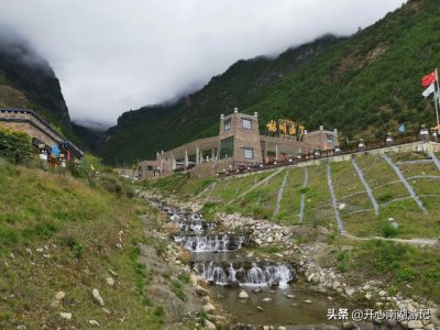 ​稻城亚丁川西环线游攻略（高原徒步13公里看海拔4700米五色海）