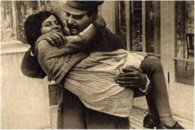 ​斯大林16岁女儿，因40岁的已婚犹太男人，与父亲决裂叛逃美国