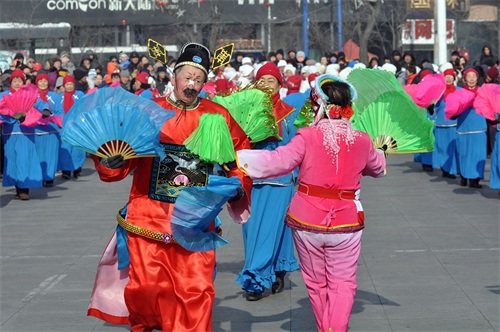 世人笑我太疯癫，我笑他人看不穿，欢天喜地的东北大秧歌！