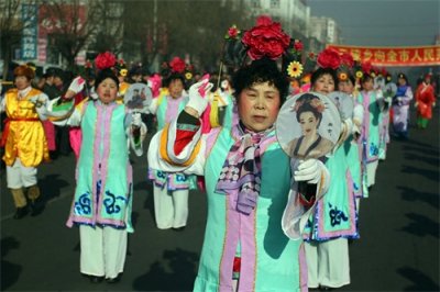 ​世人笑我太疯癫，我笑他人看不穿，欢天喜地的东北大秧歌！