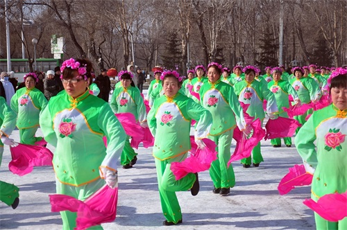 世人笑我太疯癫，我笑他人看不穿，欢天喜地的东北大秧歌！