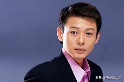 与董卿同居6年的央视一哥,50岁再娶圈外娇妻,如今60岁依然帅气