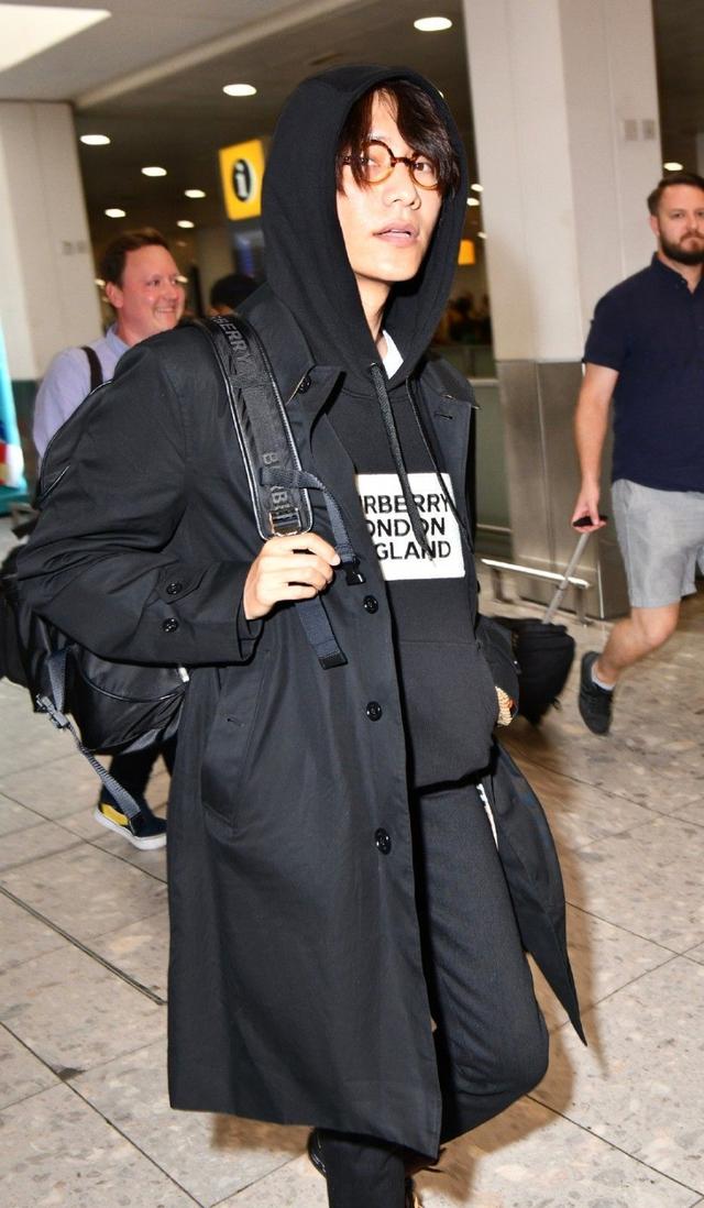 男士穿风衣怎么搭配（真正有品位的男人）(2)