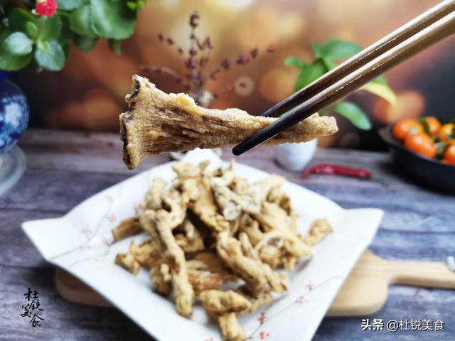 椒盐蘑菇的做法简单（椒盐蘑菇地道做法）(4)