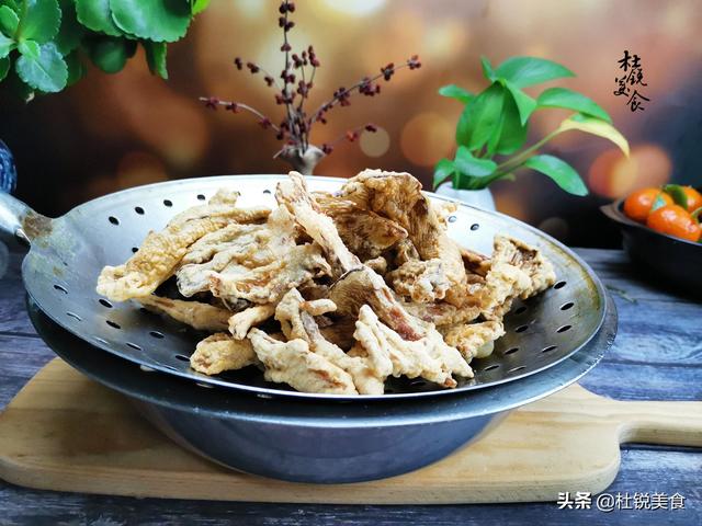 椒盐蘑菇的做法简单（椒盐蘑菇地道做法）(8)