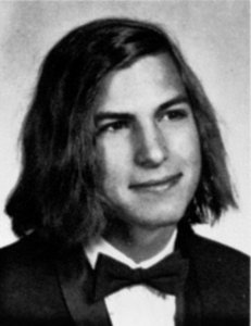 ​19岁的乔布斯打工的时，因体臭被同事嫌弃，老板让他白班转夜班