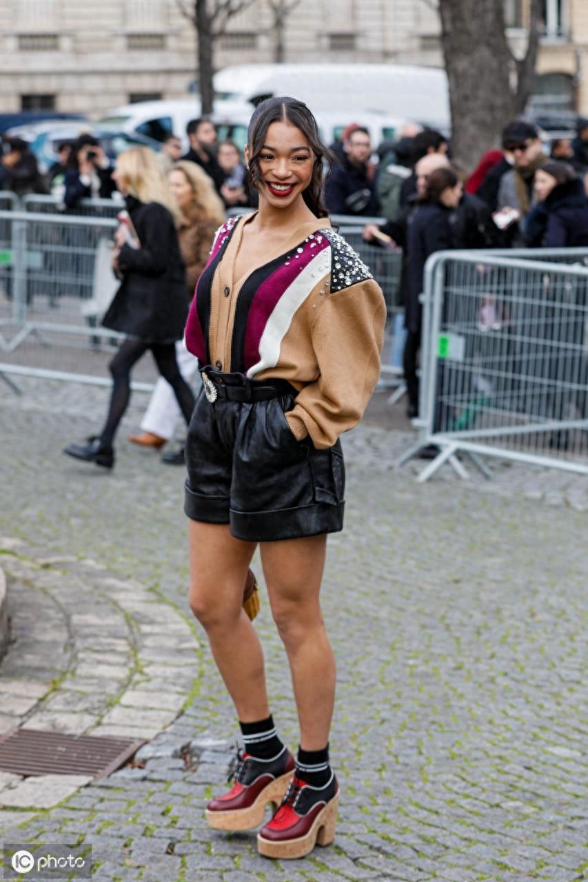 皮质短裤太时尚了，随意搭配就很有大牌质感