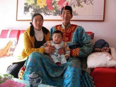 ​比姚明还高的“巨人”鲍喜顺，不顾阻拦执意生娃，孩子现状如何？