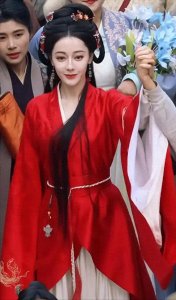 ​深V古装仙女下凡！迪丽热巴新造型刷新极限，网友：美到词穷！