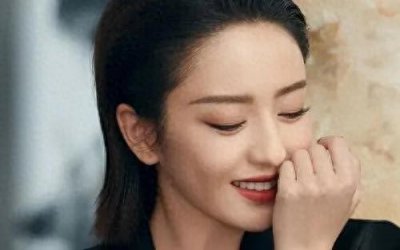 ​佟丽娅新片诠释爱心传递，一脚办完领养手续