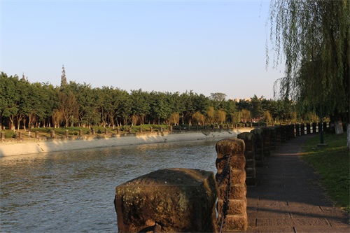 川大江安校区：极具现代化校园，园林式校园风景、最长爱情长桥