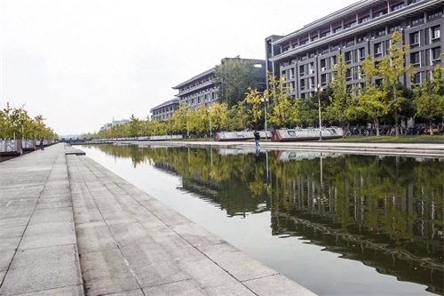 川大江安校区：极具现代化校园，园林式校园风景、最长爱情长桥