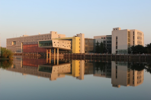 川大江安校区：极具现代化校园，园林式校园风景、最长爱情长桥