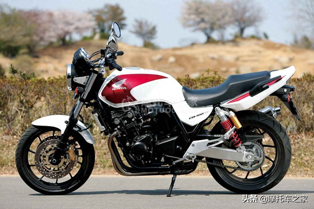 一代神车本田CB400，经典造型永不磨灭