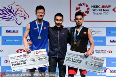 ​林丹大马赛夺冠李宗伟颁奖