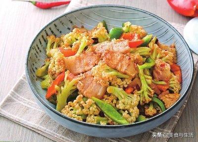 ​饭店必点的干煸菜花，掌握这个做法，口感香脆入味，比饭店的还香