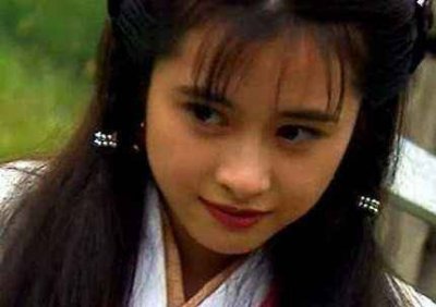 ​戏红人不红：演过《天龙八部》的钟灵，与吴彦祖上演过激吻戏！