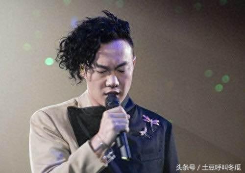 陈奕迅出场,发型总是亮点,最后一张头发要“抛弃”他!