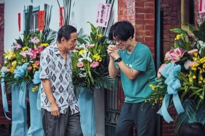 ​音乐盛典tfboys二次领奖台下：许杰辉变身演技推手