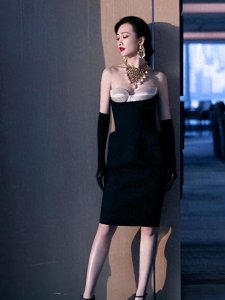 ​八卦说；＂王鸥：40岁人间尤物，性感迷人的女人味与妩媚魅力完