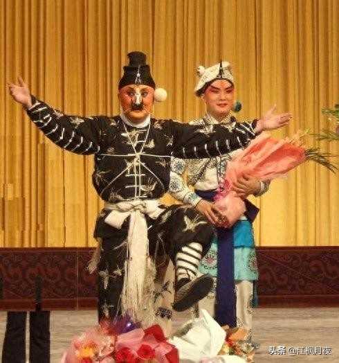 蓝脸的窦尔敦(京剧里唱的“蓝脸的窦尔敦”是谁？)