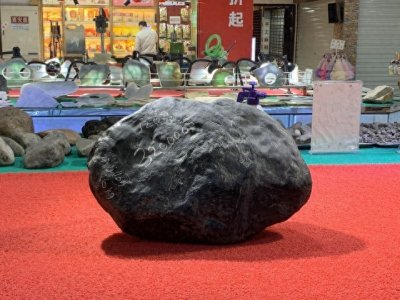 ​陨石引发＂陨石热＂，近年成交价格公开——陨石成新晋财富密码？